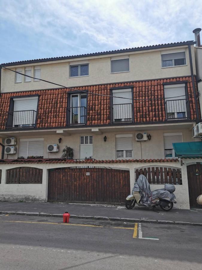 Appartamento Agape Downtown Belgrado Esterno foto